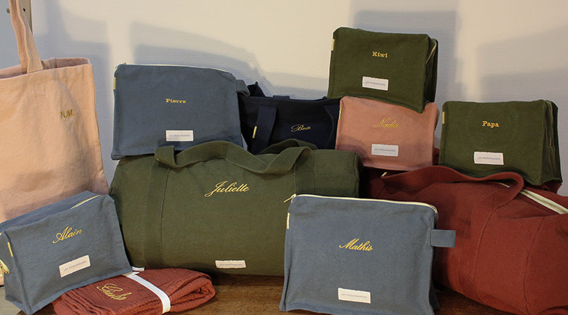 Personnalisation en broderie dorée : Quand cadeaux et accessoires racontent votre histoire