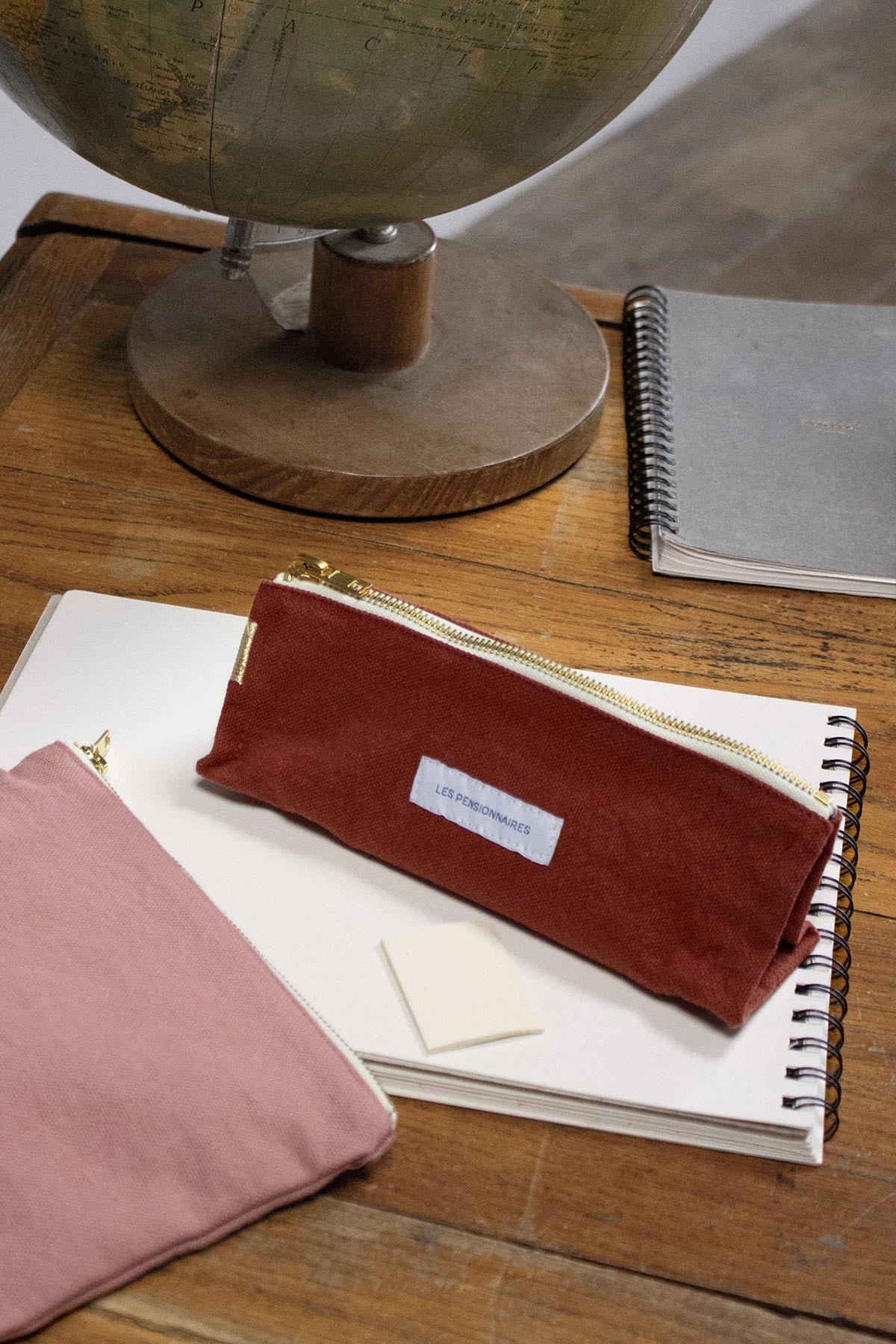 Trousse à crayons en toile de coton bio bordeaux Les pensionnaires