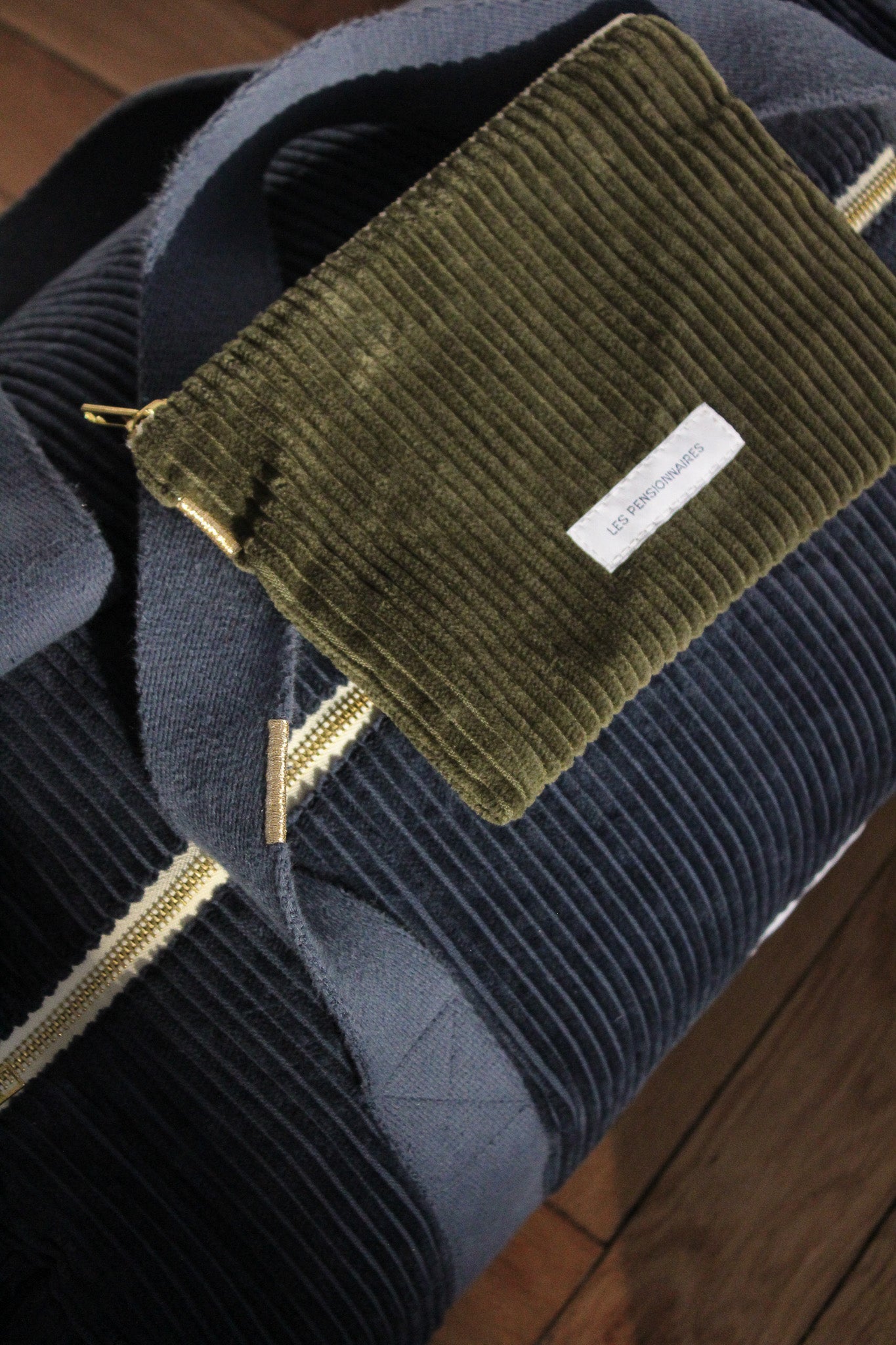 Coffret-cadeau-grand-sac-bowling-velours-petite-pochette-velours-les-pensionnaires-006