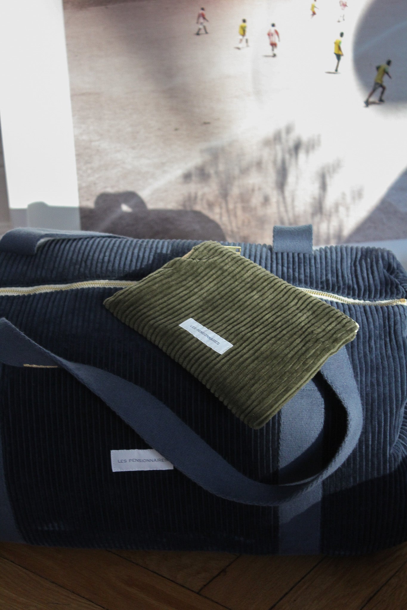 Coffret-cadeau-grand-sac-bowling-velours-petite-pochette-velours-les-pensionnaires-008