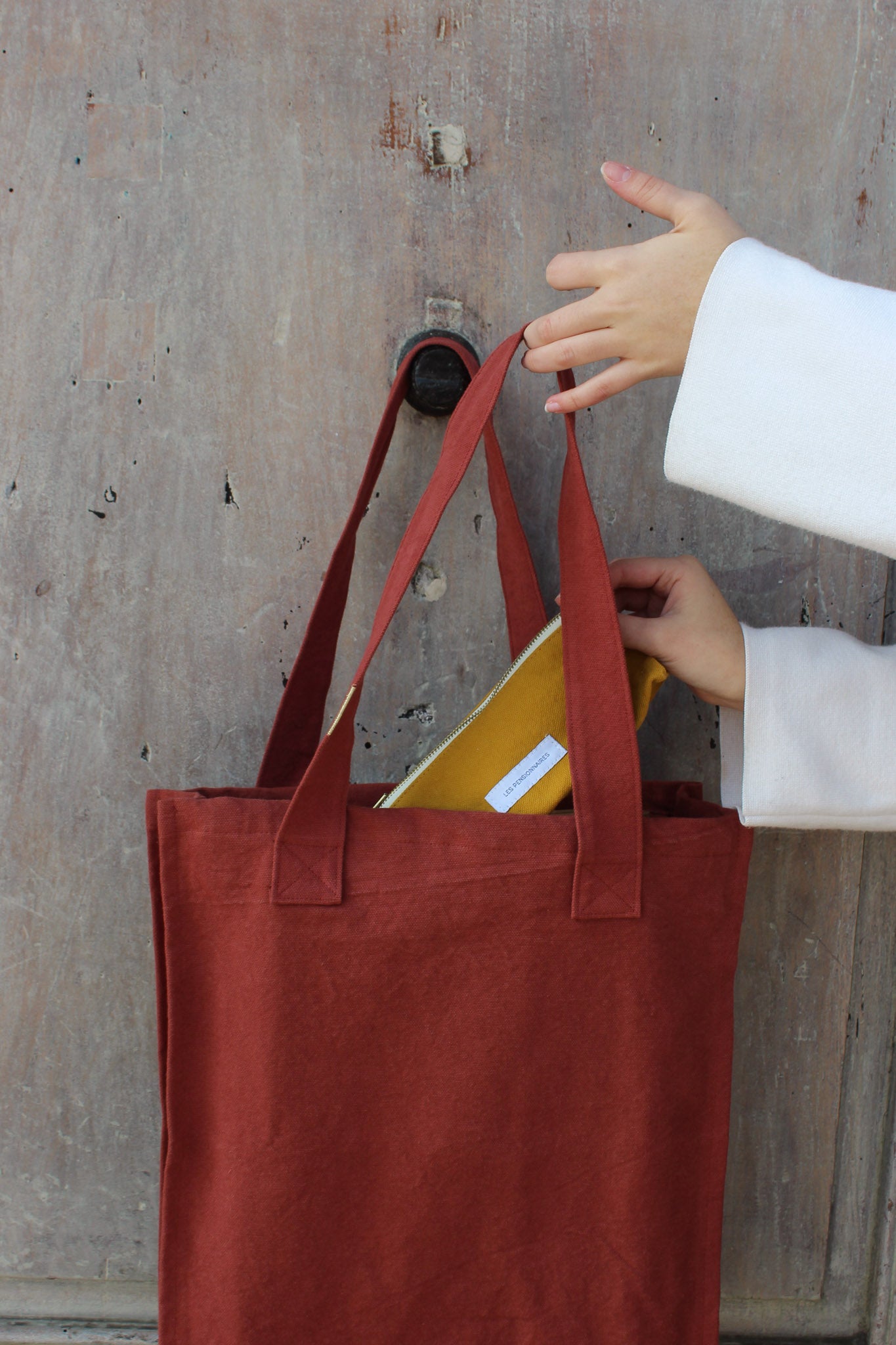 offret-cadeau-sac-zippe-rouge-et-trousse-a-crayons-jaune-coton-bio-les-pensionnaires-37