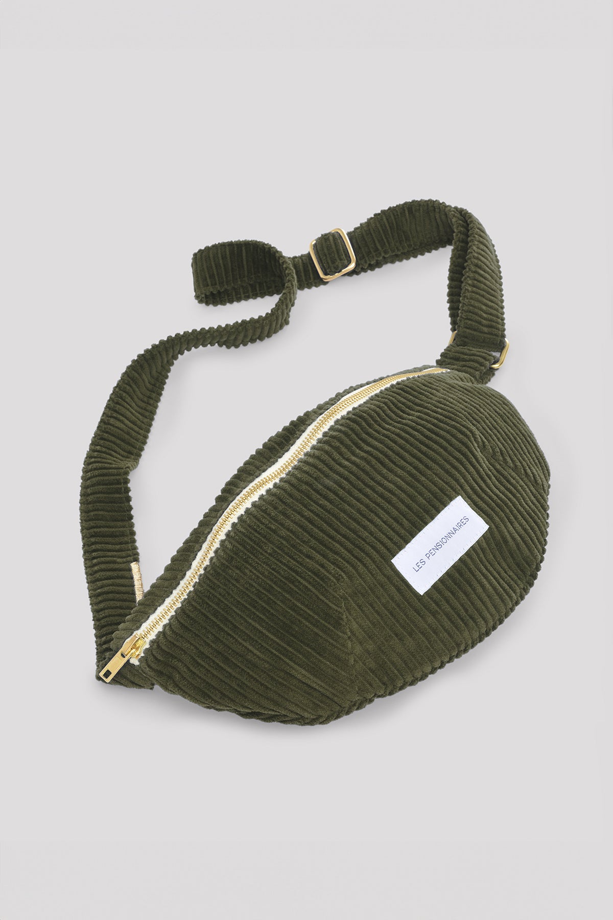 Sac-banane-velour-cotele-vert-capre-les-pensionnaires