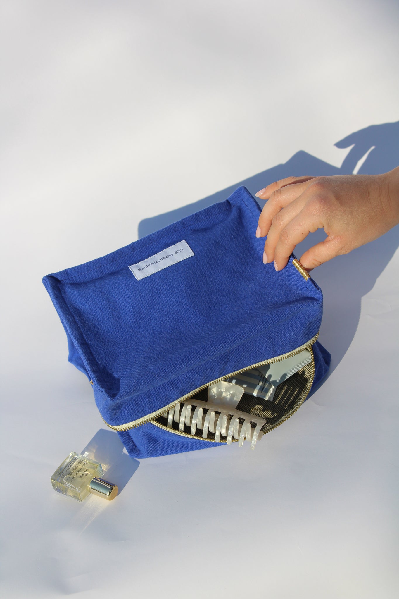 Trousse de toilette cube bleu outremer en épaisse toile de coton bio