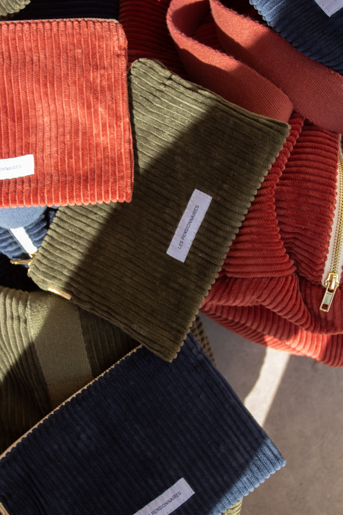 petite-pochette-kaki-bleu-rouille-velours-cotele-Les-pensionnaires
