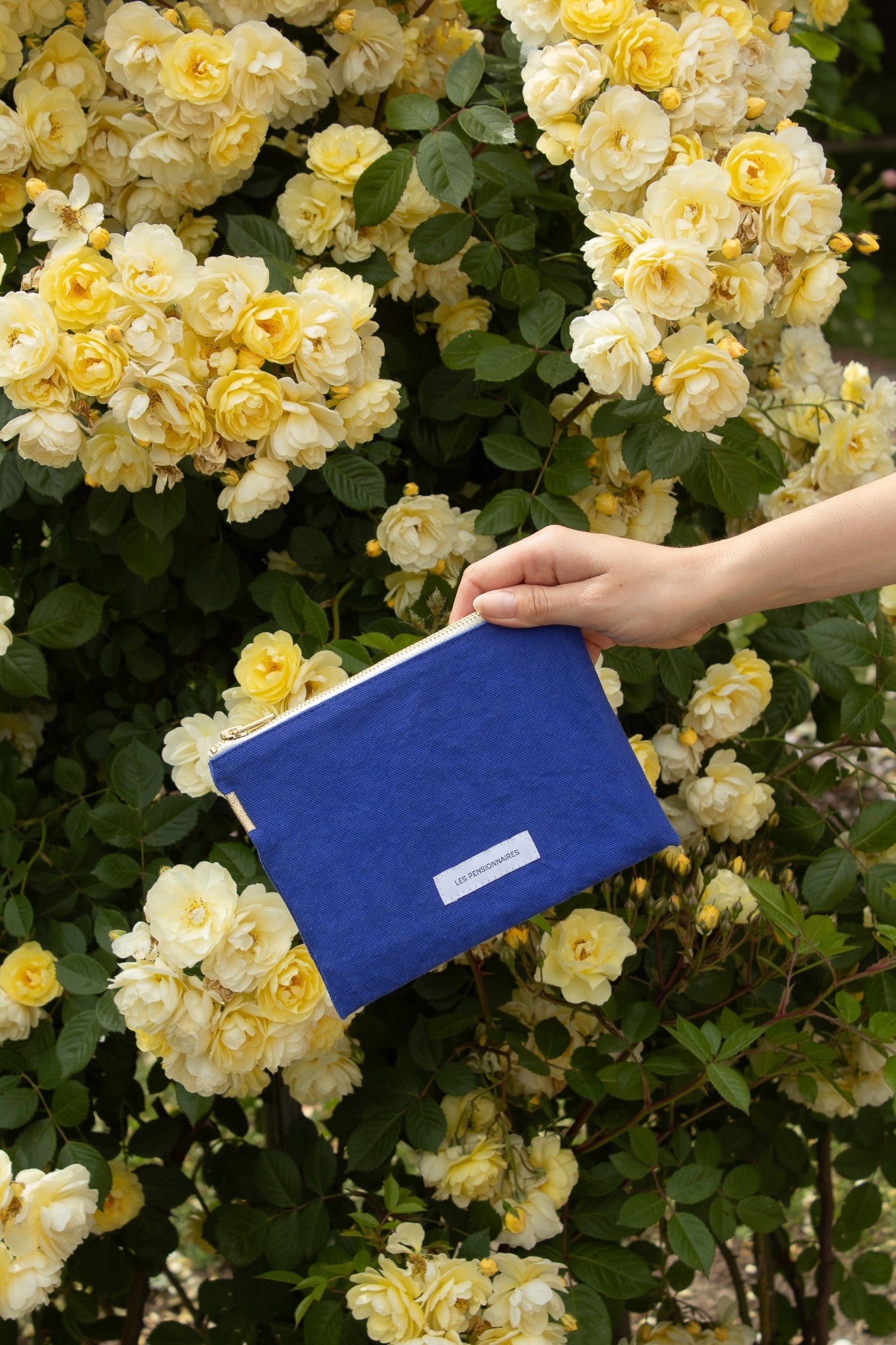 petite-pochette-bleu-vif-coton-bio-Les-pensionnaires-07