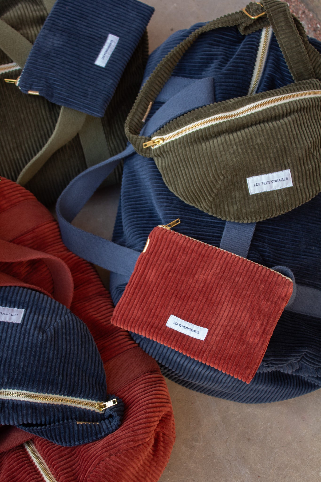 Petite pochette en velours côtelé rouille