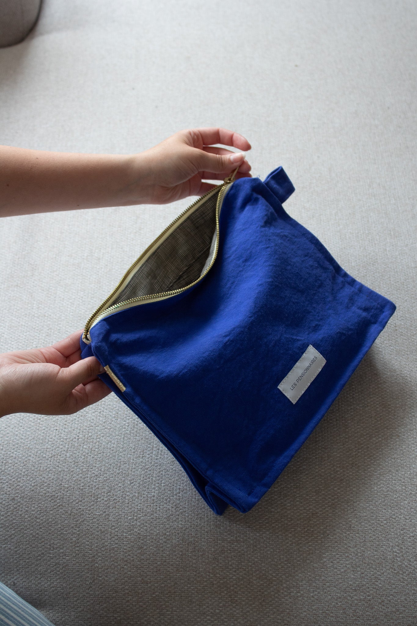 trousse-toilette-bleu-vif-coton-bio-Les-pensionnaires-18