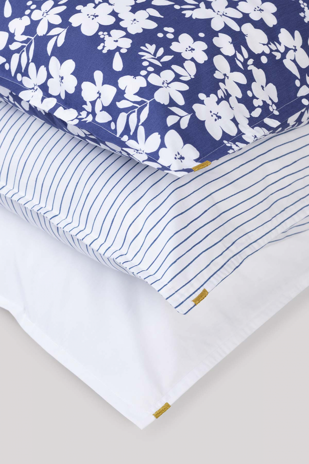 Parure de lit taie d’oreiller percale de coton motifs à fleurs, à rayures et uni Les pensionnaires