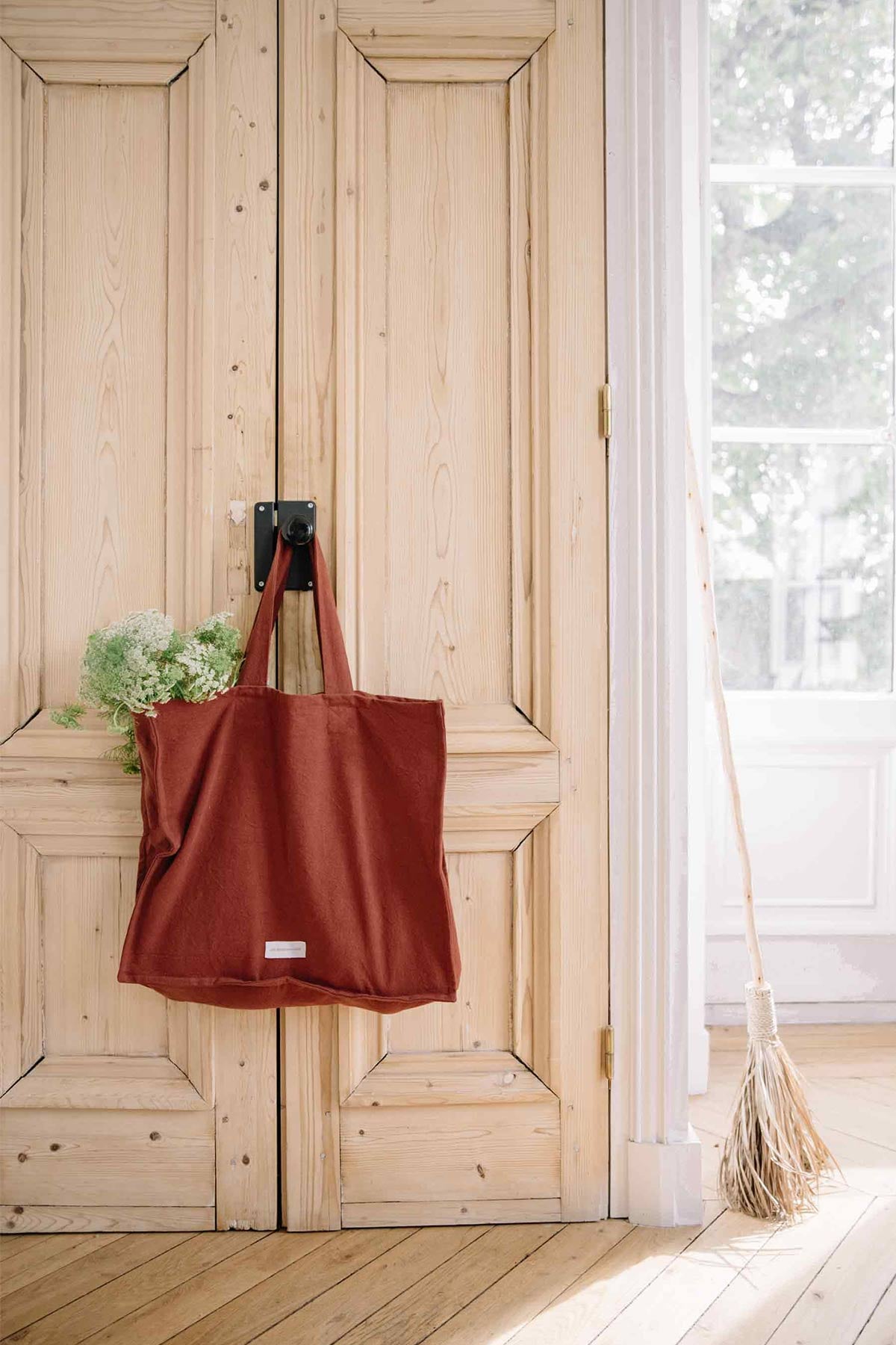 Large rust red bag in thick organic cotton canvas