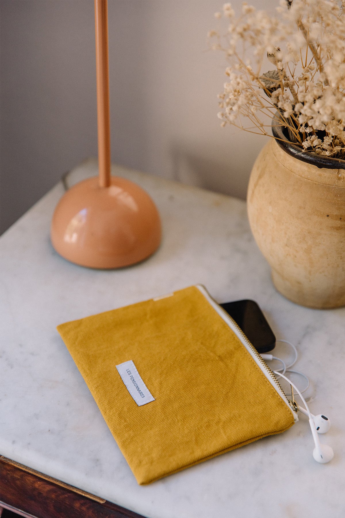 Petite pochette en toile de coton bio jaune moutarde Les pensionnaires