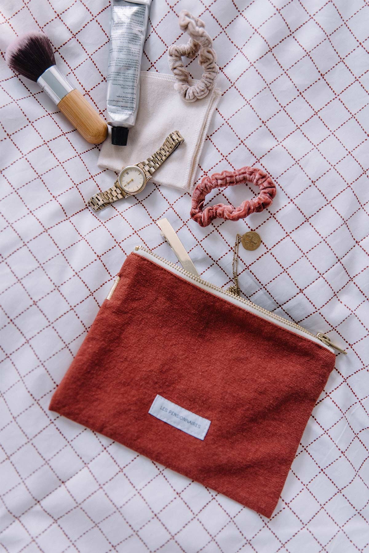 Petite pochette en toile de coton bio rouge bordeaux Les pensionnaires