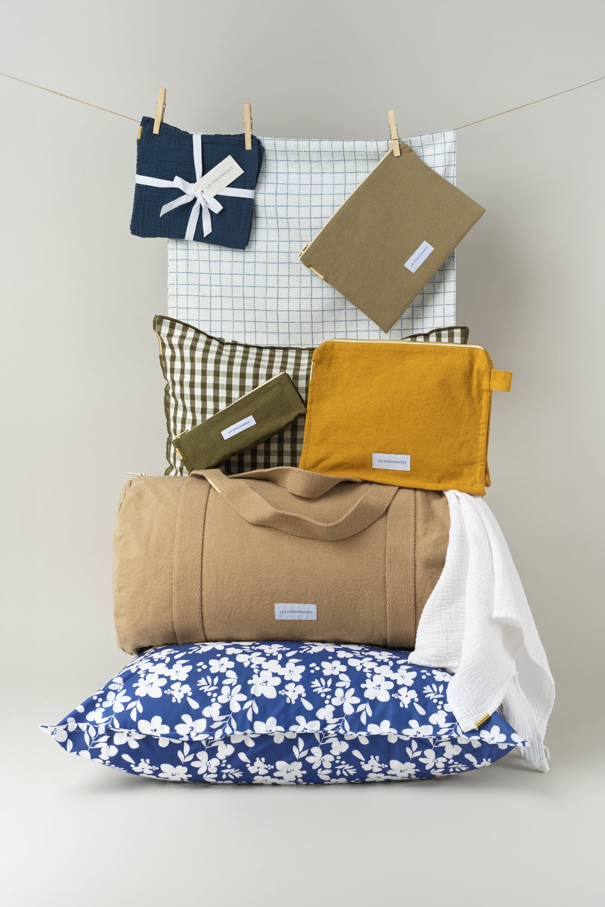 Trousse de toilette jaune safran en épaisse toile de coton bio