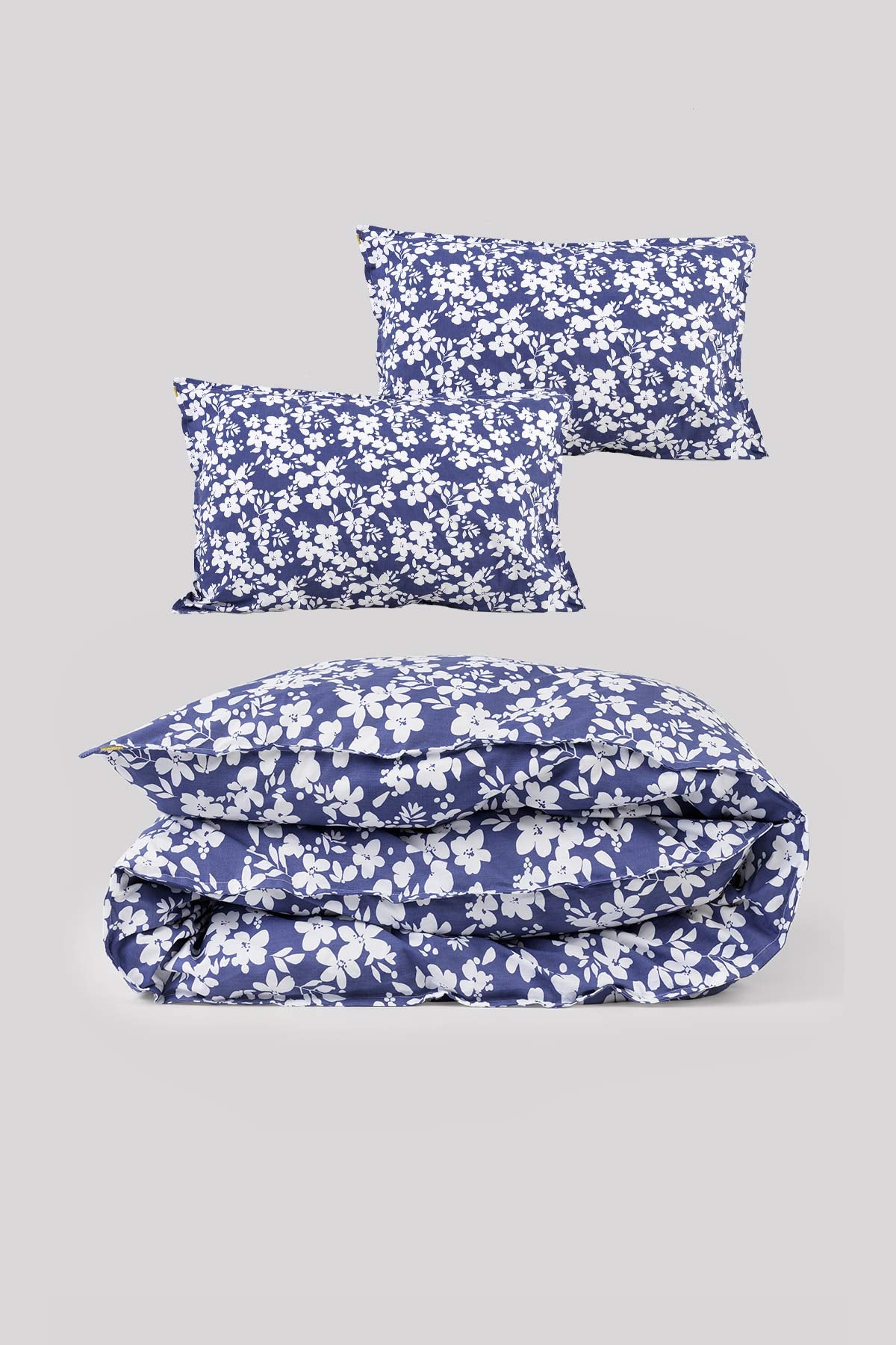 Organic cotton percale bed set blue seedling of white flowers