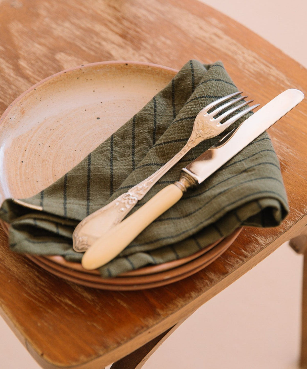 Serviettes-de-table-verte-rayures-noires-coton-les-pensionnaires-gabarit-collection