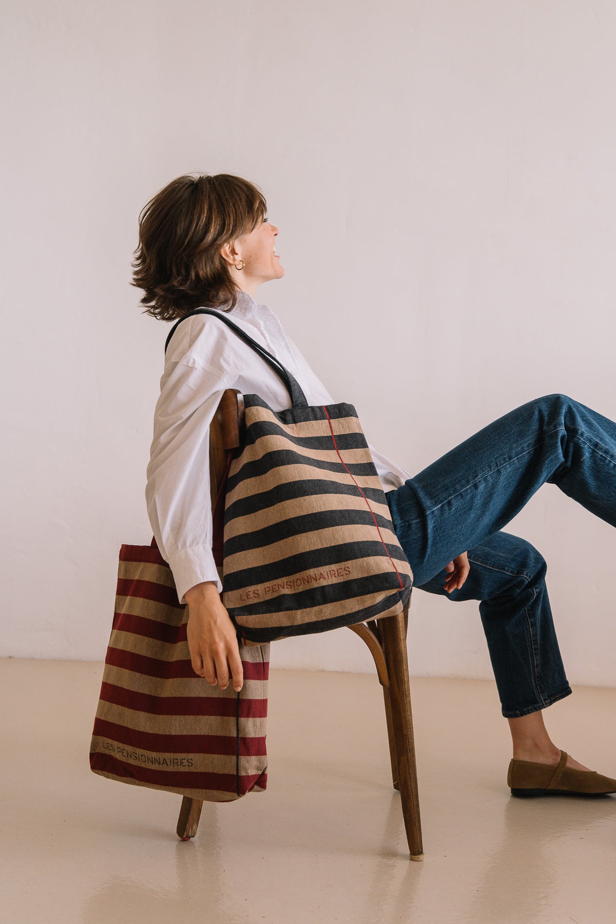 Tote bag rayé en fibres recyclées gris et beige