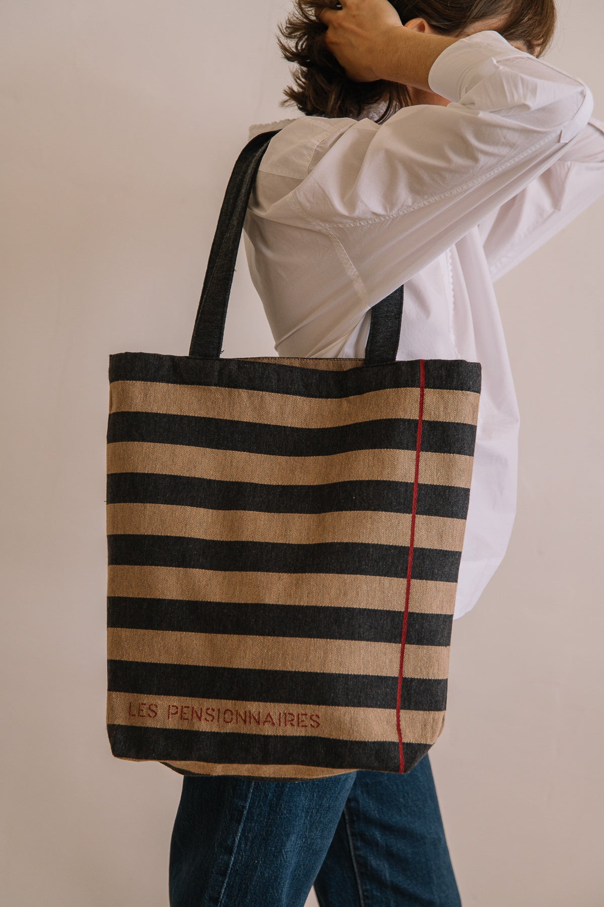 Tote bag rayé en fibres recyclées gris et beige