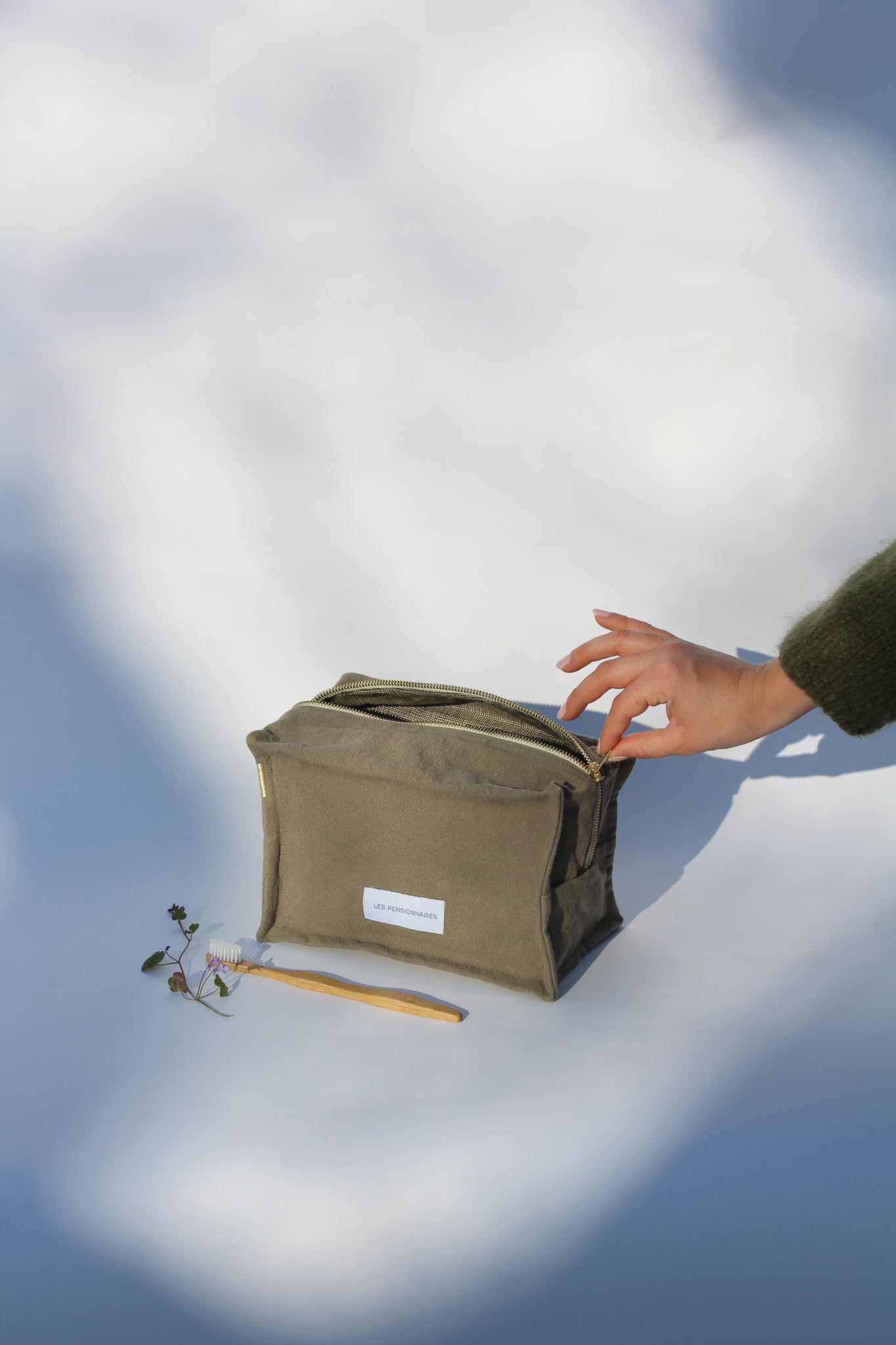 Trousse de toilette cube vert tilleul en épaisse toile de coton bio