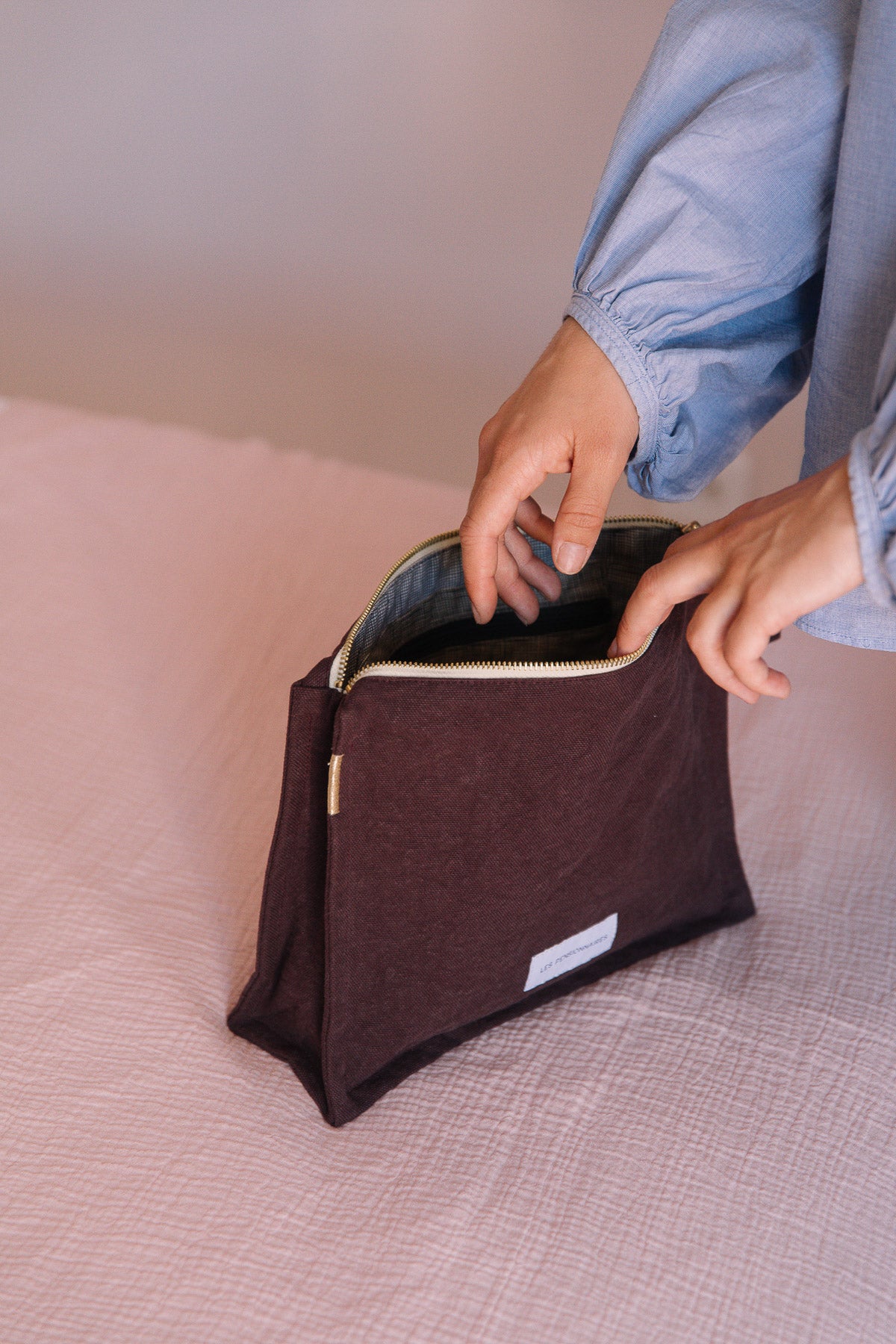 Trousse de toilette violet aubergine en épaisse toile de coton bio
