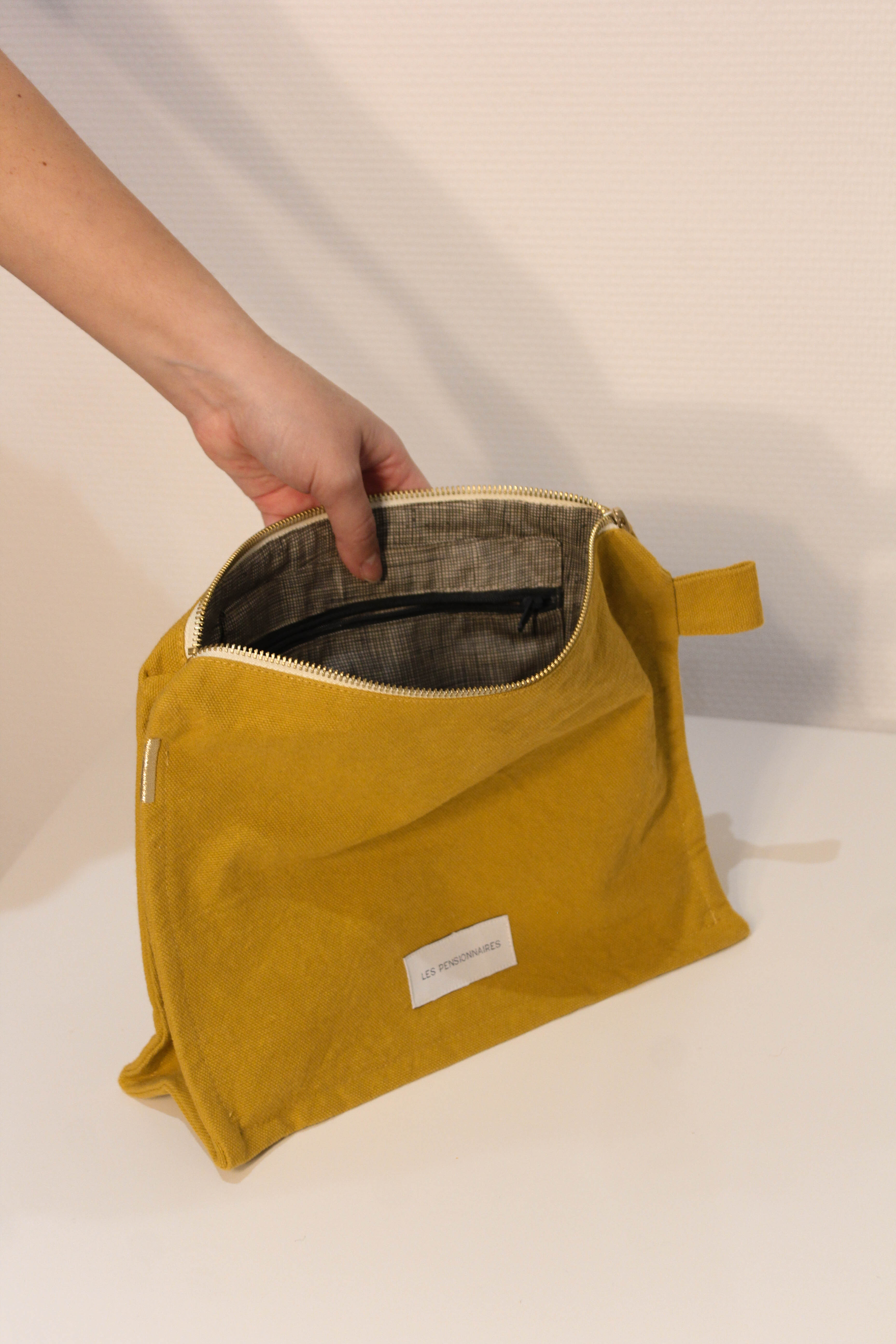 Trousse de toilette jaune safran en épaisse toile de coton bio