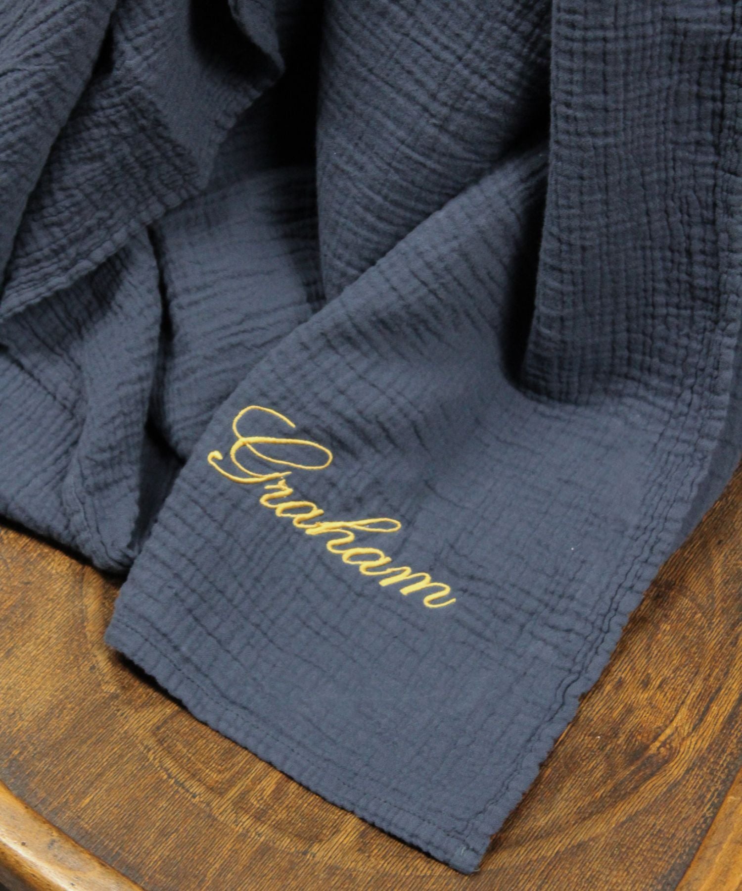 plaid-bleu-double-gaze-de-coton-personnalisation-garrett-graham-doree-les-pensionnaires-gabarit-collection