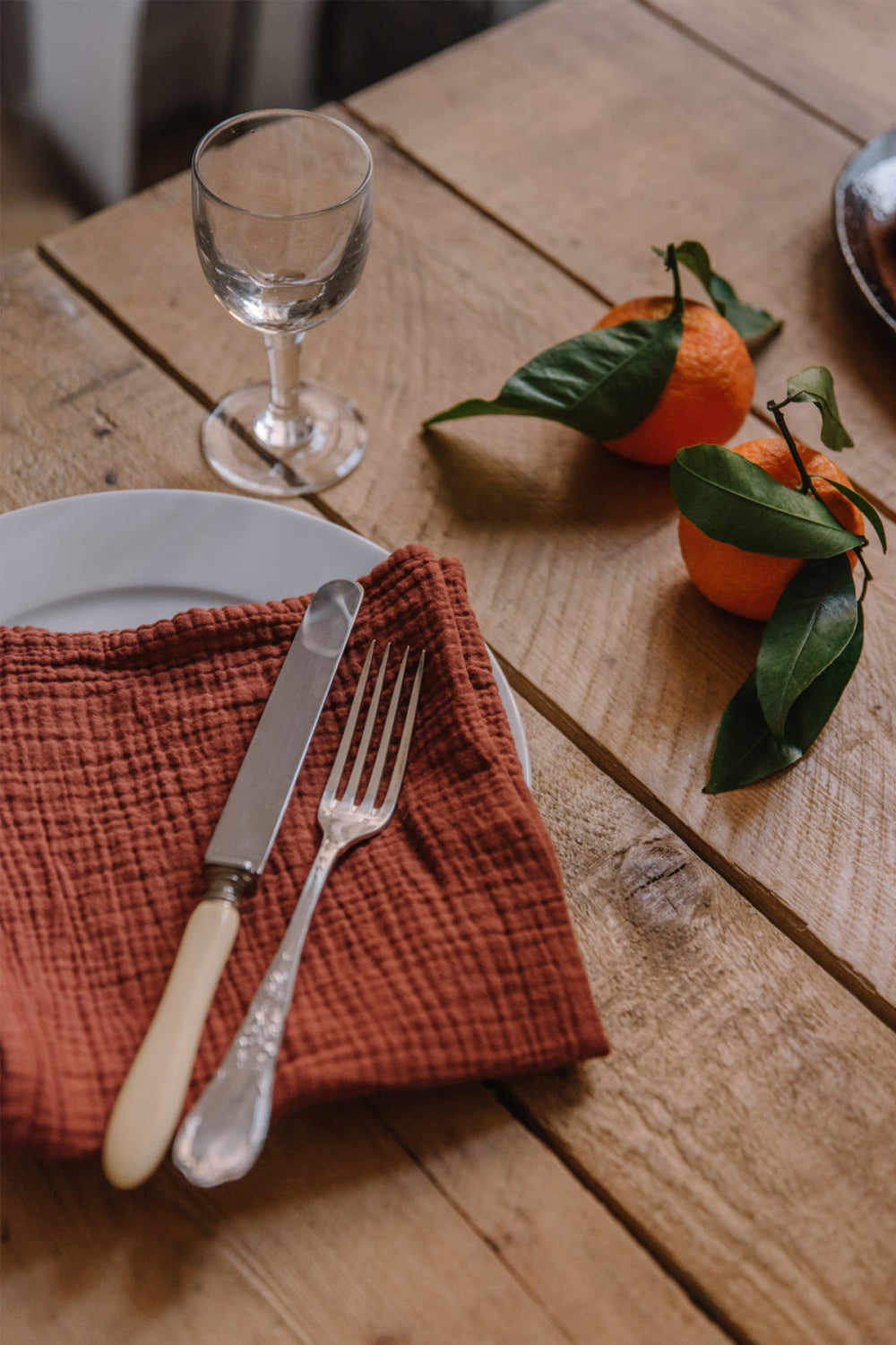 serviettes-de-table-en-double-gaze-de-coton-rouille_1